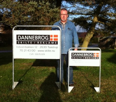 Byggepladsskilte med CVR nummer fra Dannebrog Skilte